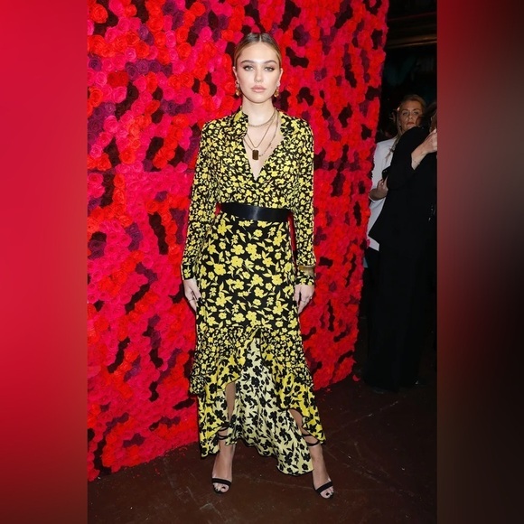 Alice + Olivia Dresses & Skirts - New! Alice + Olivia Sueann Silk Asymmetric Tiered Ruffle Floral Skirt 💛 size 2